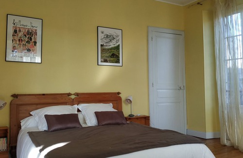 Livron Bed & Breakfast | La Maison de l'Ousse, a bed-and-breakfast in Béarn, near Lourdes and Pau.
