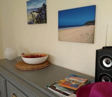Plussulien House | La Maison de Leonie