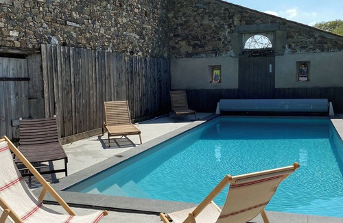 Cholet House | La Maison de Lin countryside à la ville, 10 pers piscine, Etang, forêt, guinguette