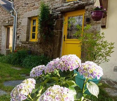 Berrien House | "La Maison de Poupée" Gîte cosy Monts d'Arrée proche Huelgoat Bretagne