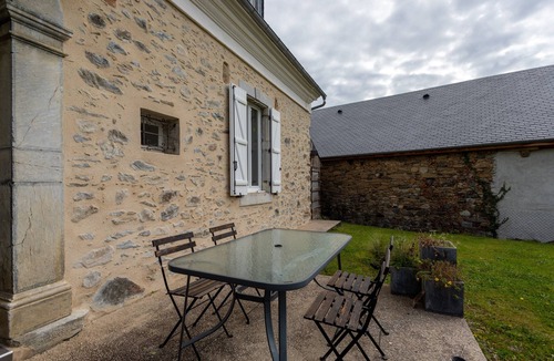 Lagarde Cottage | La Maison de Tété – Charming Cottage near Lourdes, Private Terrace, Garden, WiFi