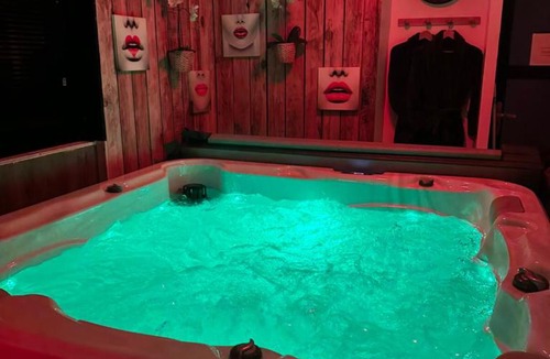 Champigny Villa | La Maison des Plaisirs Love room
