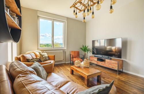Apach House | La Maison du Douanier Apach