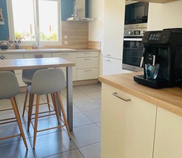 Saint-Amand-sur-Fion House | La Maison Jaune - 4 chambres - 7 personnes - au calme