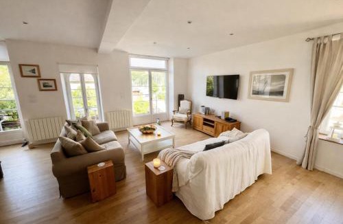 La Vicomte-sur-Rance House | La Maison Rose - Stylish Riverside Gîte Near Dinan, Sleeps 6, Pet-friendly and River Views