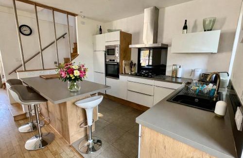 La Vicomte-sur-Rance House | La Maison Rose - Stylish Riverside Gîte Near Dinan, Sleeps 6, Pet-friendly and River Views