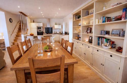 La Vicomte-sur-Rance House | La Maison Rose - Stylish Riverside Gîte Near Dinan, Sleeps 6, Pet-friendly and River Views