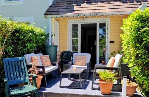 Marciac House | La Maison Tranquille at the Lake 1 Bedroom House