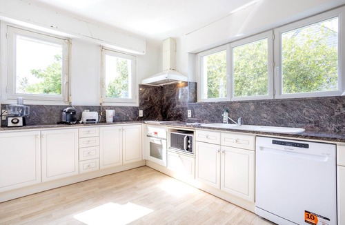 Concarneau House | La Parenthèse Océane – Private Pool, Garden & Wi-Fi, Steps from Cabellou Beach