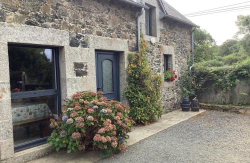 Plelo House | La petite maison terre mer