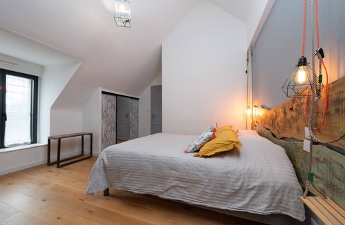 La Croix-Hellean Bed & Breakfast | La Porte des Secrets Guest Room – Les Hortensias