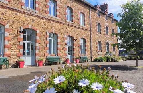 Chatelaudren Apartment | La Récréation - 2 bedrooms apartment Les Billes - Covered outdoor swimming pool
