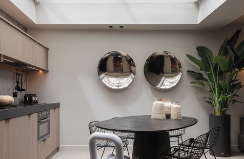 Archives House | La Résidence Vieux Marais: patio, sauna, fitness room, air conditioning