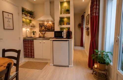 Lourdes House | La Residence Au Berceau de Bernadette