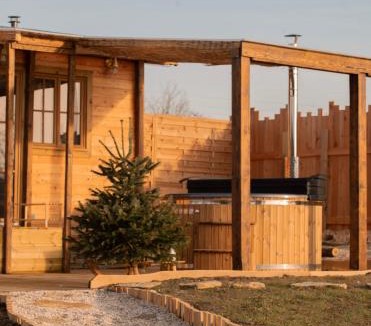 Blamont Cabin | La Roulotte - Bain Nordique - Sauna et Animaux