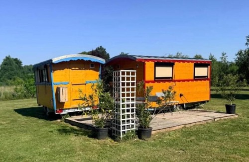 Cheu Cabin | La roulotte des poules et des poneys
