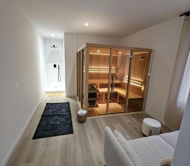 Ay Bed & Breakfast | La Suite Arbane - chambre d'hôtes avec sauna chez le vigneron