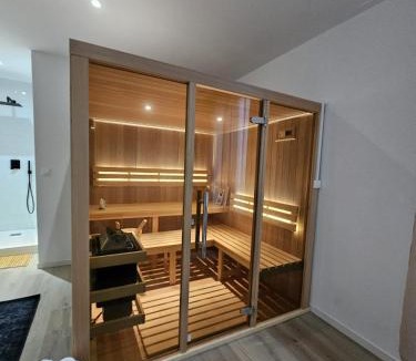 Ay Bed & Breakfast | La Suite Arbane - chambre d'hôtes avec sauna chez le vigneron