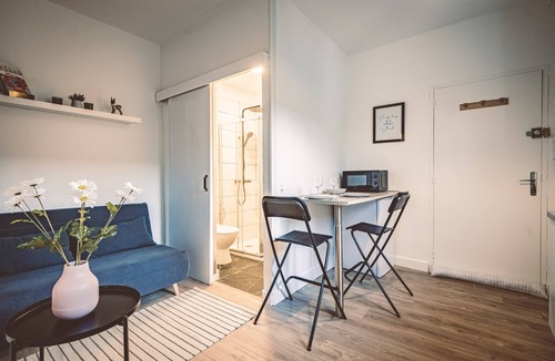 Reims Apartment | La Suite - Peaceful and close to the station