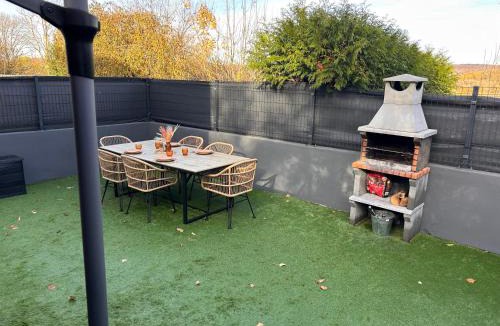 Champigneulles Apartment | la suite prestige avec SPA SAUNA NETFLIX JARDIN