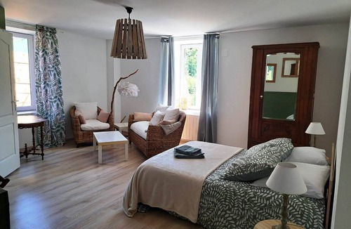 Forges-les-Bains Apartment | La Tanière de Bains - F1 RDC