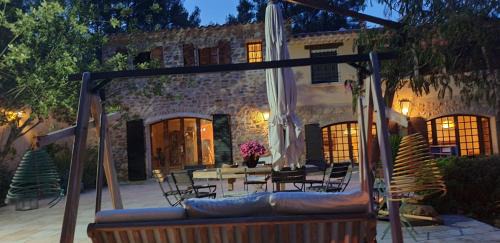 Le Castellet Villa | La Teze