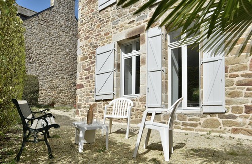 Pleven House | La tourelle du Val-d'Arguenon