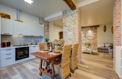 Gavirate House | La Valbinella Few Meters From Varese Lake + Parking (Sleeps 4), Gavirate, Italy