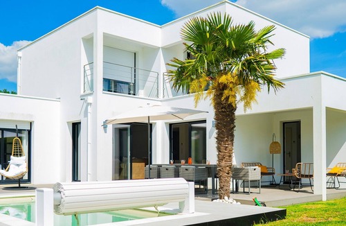 Concarneau Villa | "LA VILLA DE CARLA" 4 pers heated pool, beach and GR34 on foot Concarneau