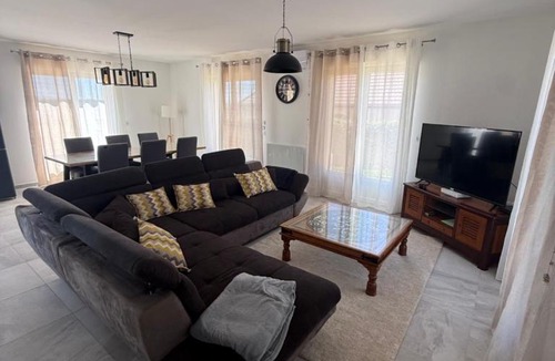 Montieramey Villa | La Villa des Lacs