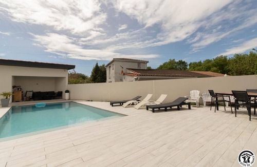 Merville House | La Villa - Swimming pool and Jacuzzi