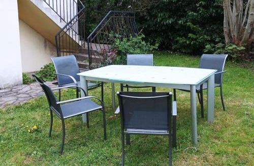 Saint-Brieuc House | La Villeneuve en Saint Brieuc sortie Ouest Logement à l'étage d'une maison individuelle avec grand parking pour 5 adultes ou six personnes pour famille
