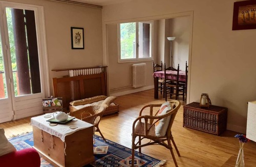Saint-Beat Apartment | Large apartment with magnificent view of the river and the mountains 7 minutes from Spain