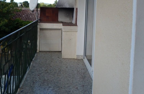 Vic-en-Bigorre Apartment | large apartment on the 1st floor of a house