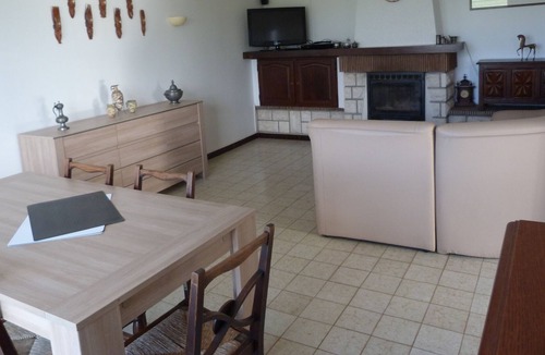 Vic-en-Bigorre Apartment | large apartment on the 1st floor of a house