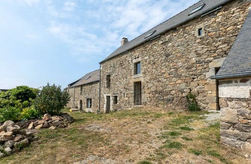Lancieux Cottage | Large, atypical, artistic gîte in the heart of ecogolf and just a stone's throw from the beaches.