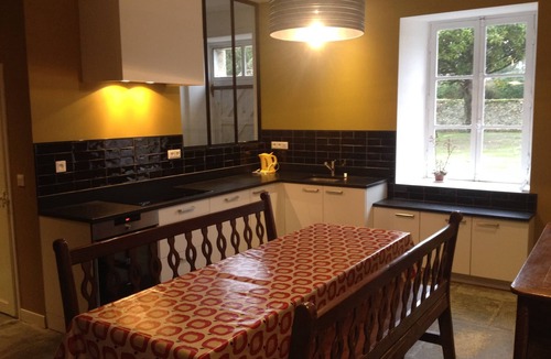 Plestin-les-Greves House | Large character gîte 2 kms from the sea, close to shops and in a quiet location.