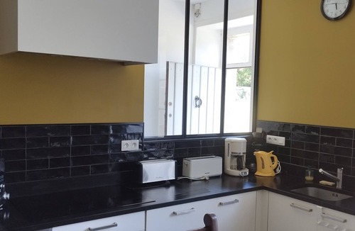 Plestin-les-Greves House | Large character gîte 2 kms from the sea, close to shops and in a quiet location.