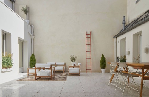 Les Iles Apartment | Large duplex with terrace at City Hall