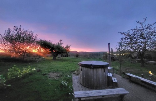 Parfondeval House | Large family home with hottub, large garden and playroom