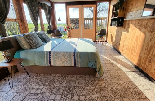 Parfondeval House | Large family home with hottub, large garden and playroom