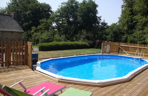 Lanrivain House | Large Farmhouse with Pool & Games Room. PERFECT FOR FAMILIES. Central location