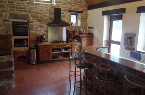 Plounerin House | Large gîte with private covered and heated swimming pool, week and weekend rentals.