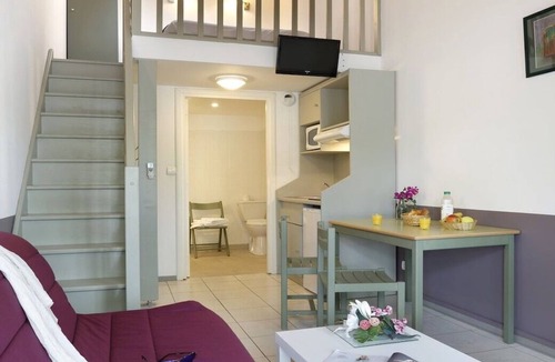 Merville Apartment | Large Mezzanine Stay for 6 in Merville