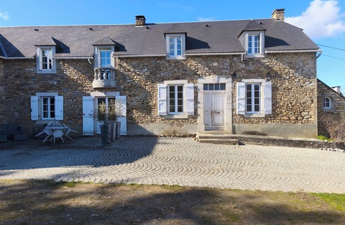 Mauvezin House | Large, quiet "Un Air de Famille" country house with views of the Pyrenees