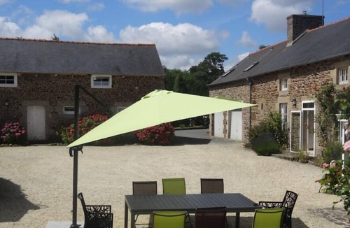Pleguien House | Large renovated farmhouse close to beaches