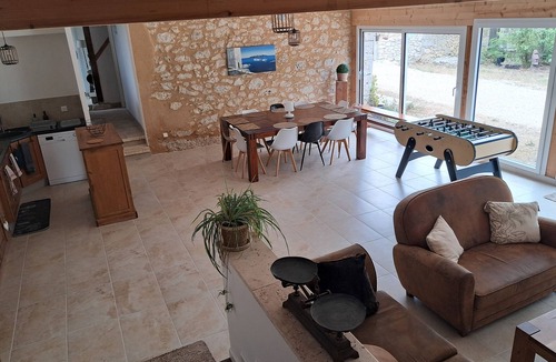 Sarrant House | Large stone gîte for 12 people, swimming pool and boules pitch.