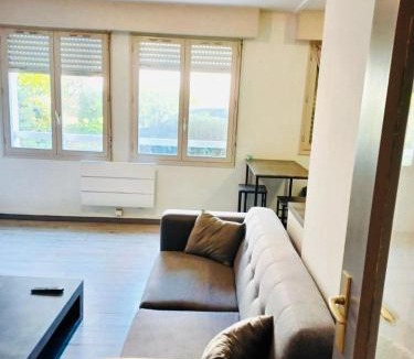 Chalons-en-Champagne Apartment | Large studio near CNAC