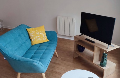 Dinan Apartment | Large Studio in quiet inner-city location