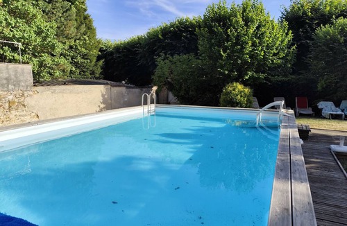 Bray-sur-Seine House | Large vacation home with a garden and pool